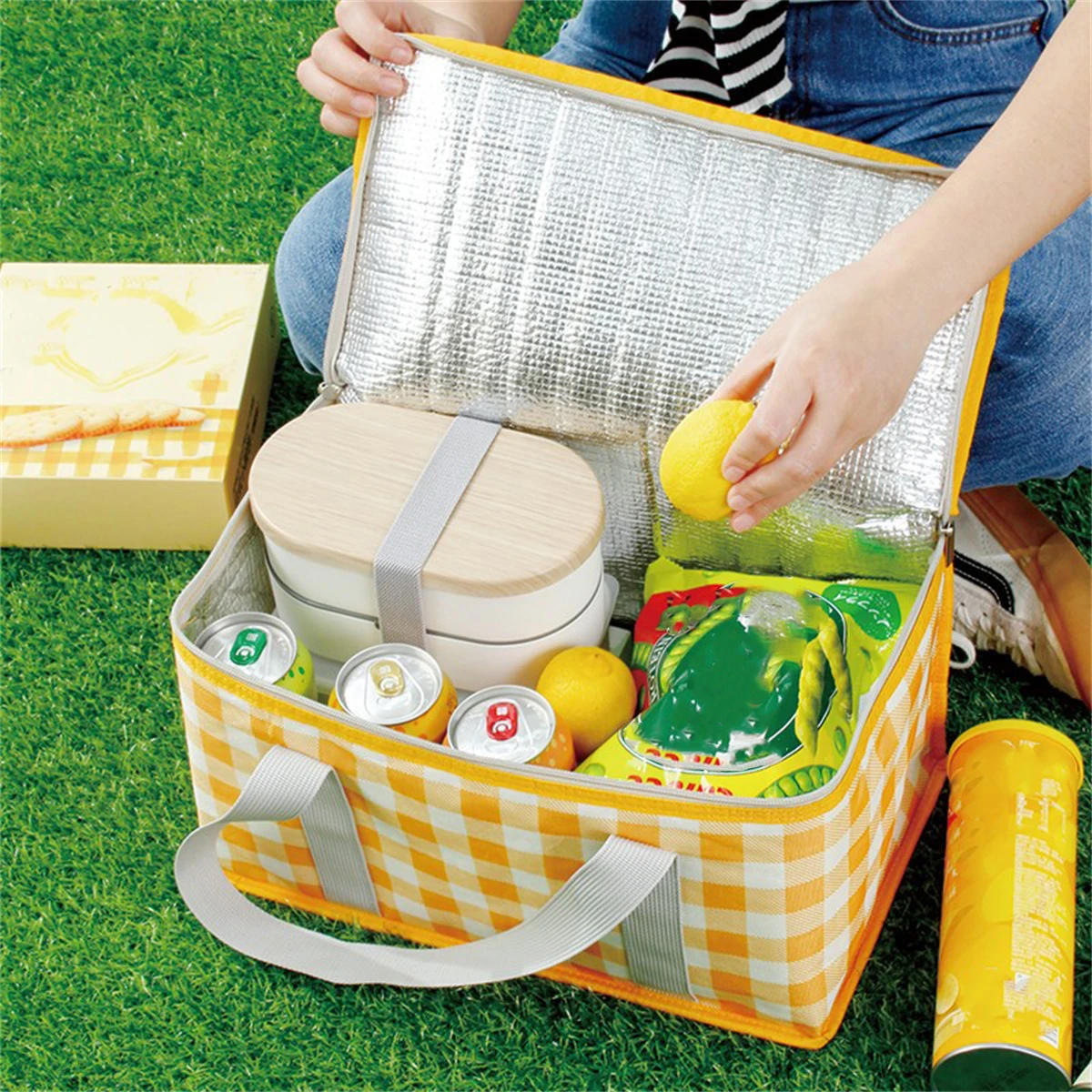 Outdoor portable thickened Insulated handbagstudent spring outing travel camping large capacity checkered picnic bag