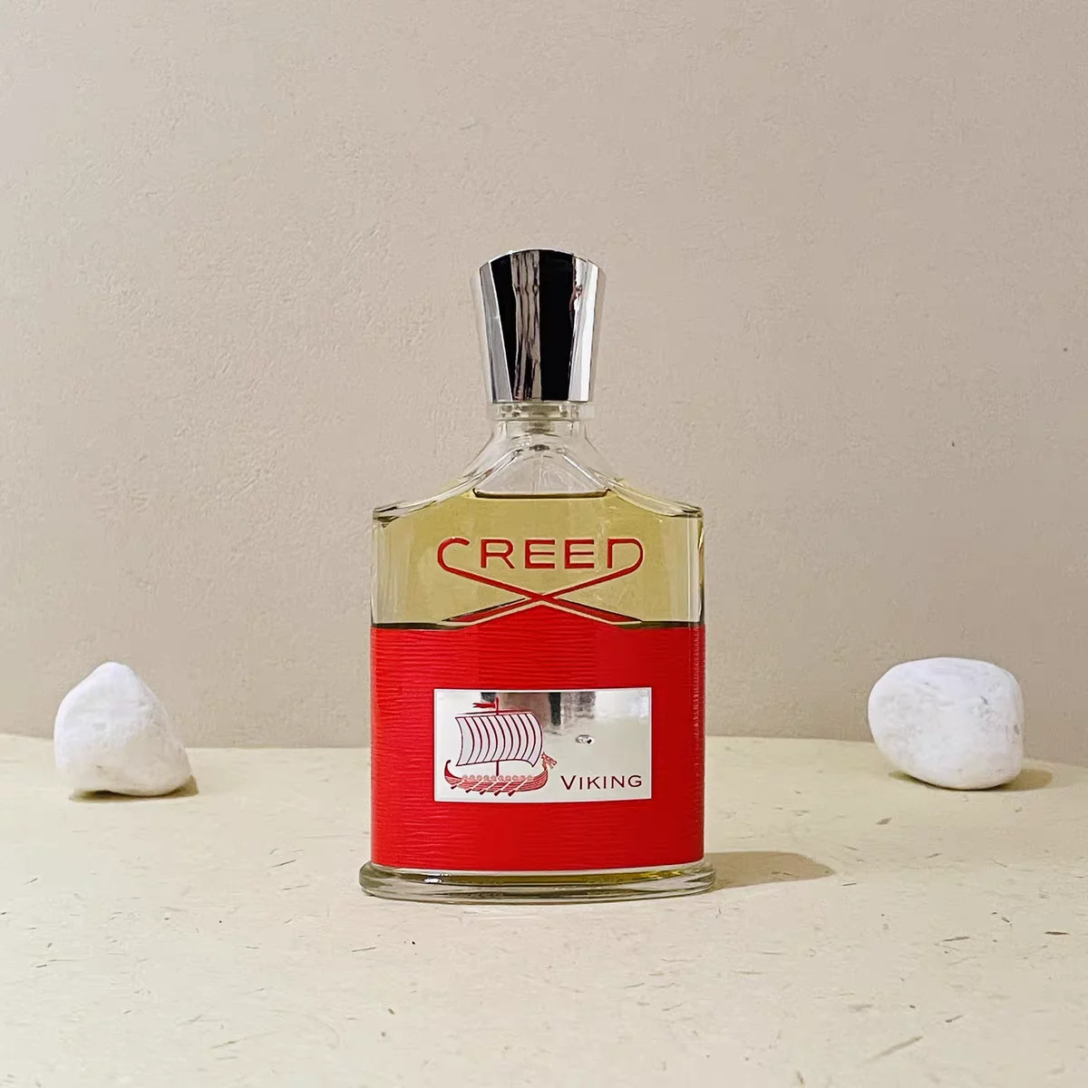 CREED perfume of Viking Sea has a strange wooden fragrance. Sandalwood, vetiver and patchouli are warm and profound. Suitable for autumn and winter, men's use is super personalized