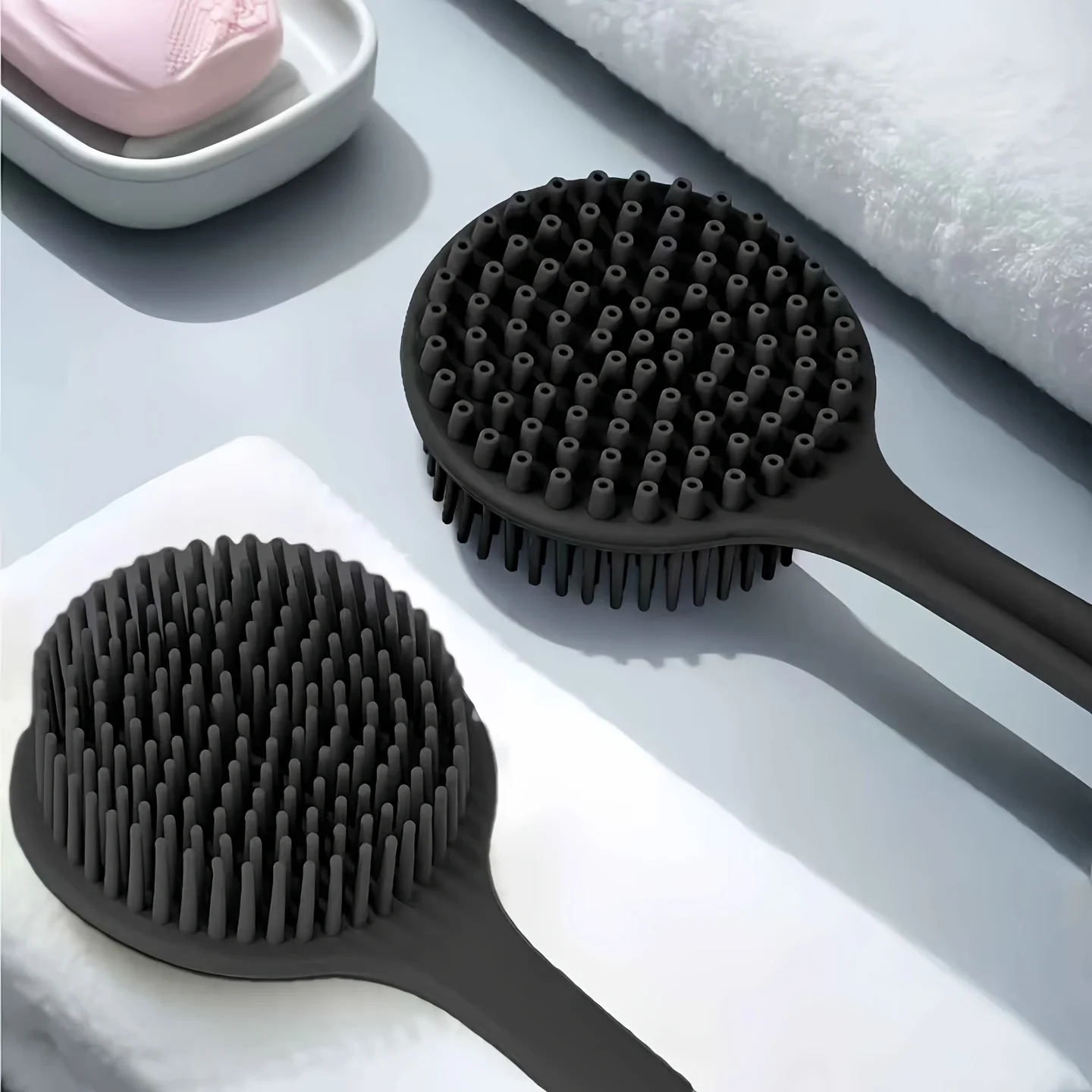 4-piece bath brush set Soft silicone bath brush with non-slip handle, easy to clean and rinse, perfect for use in the bath