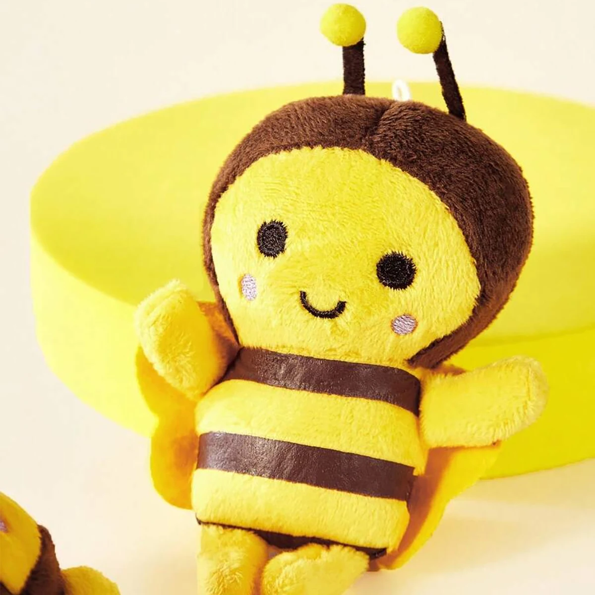 Small Bee Plush Toy for Dogs and Cats to Interact and Play Teeth Cleaning Pet Supplies