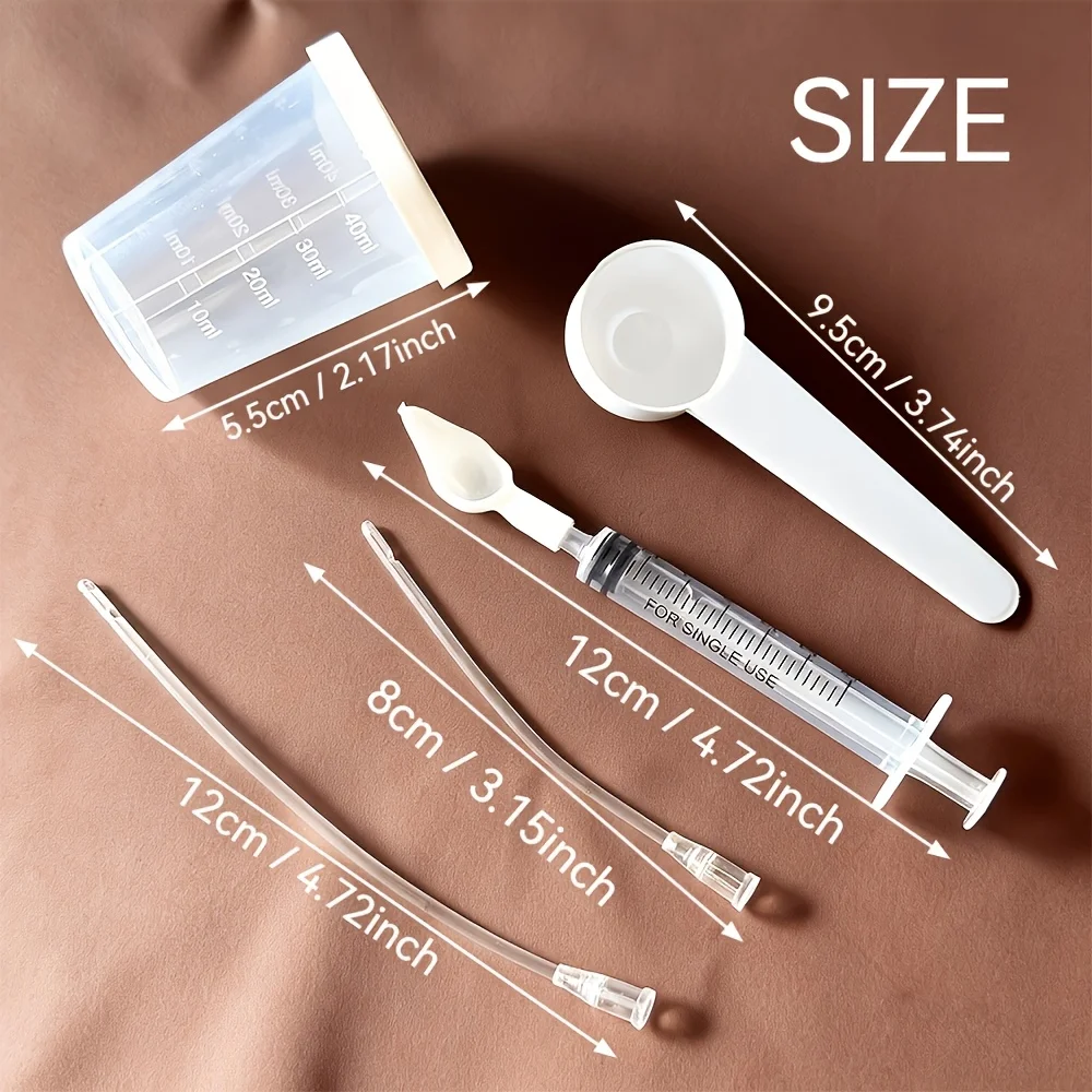 Bird Medicine Feeding Kit in a Box, Includes 10 Feeding Tubes, 5 Syringes, 5 Small Spoons, 1 Large Spoon, 1 Graduated Measuring Cup, and a Storage Box, Suitable for Feeding Birds Medicine, Feeding Them Milk, and Feeding Them Food. the Syringes Have Graduations for Precise Dosing, Easy to Carry and Convenient to Store, a Must-Have for Home Bird Care