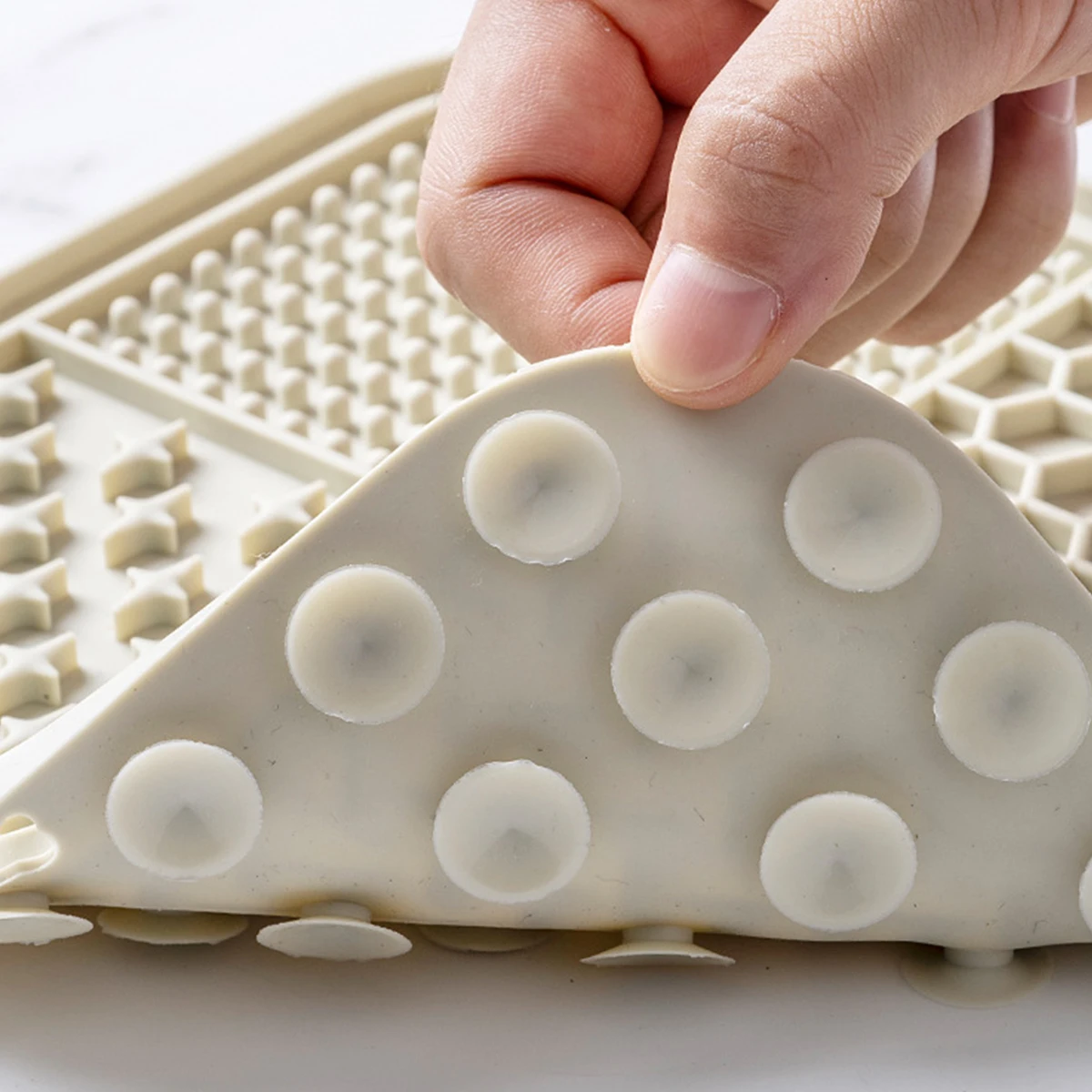 1PC-Silicone pet lick mat; pet slow feed bowl pad with suction cup; lick mat to prevent choking