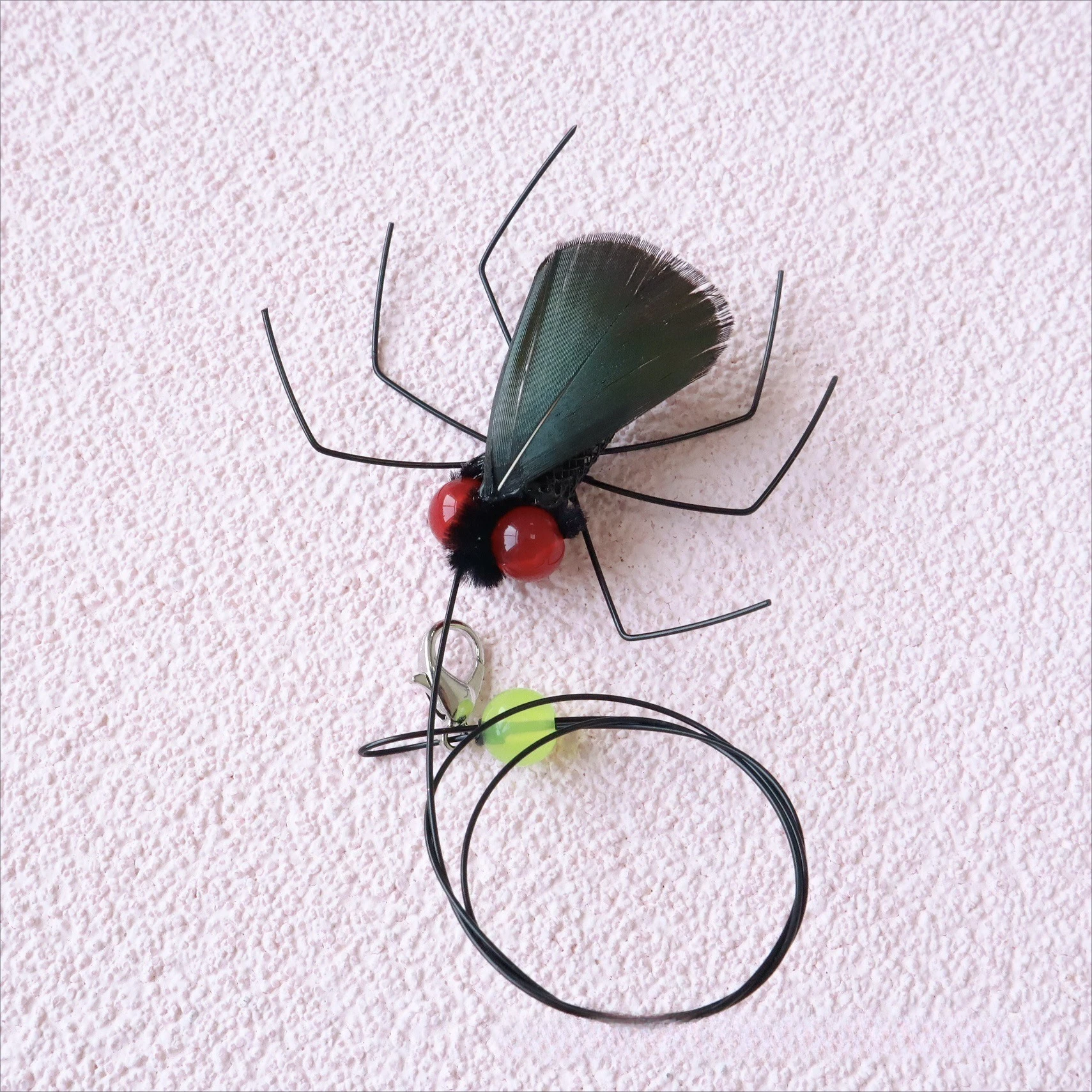 2pcs Random Color Simulation Small Flying Insects Replacement Accessories for Cat Teasers Toys Kitten Feather Toys Pet Supplies