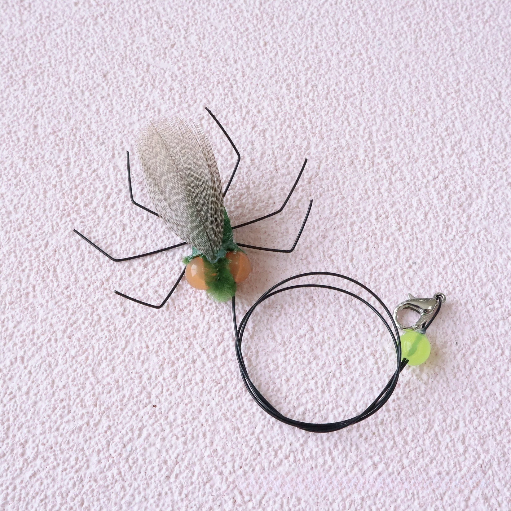 2pcs Random Color Simulation Small Flying Insects Replacement Accessories for Cat Teasers Toys Kitten Feather Toys Pet Supplies