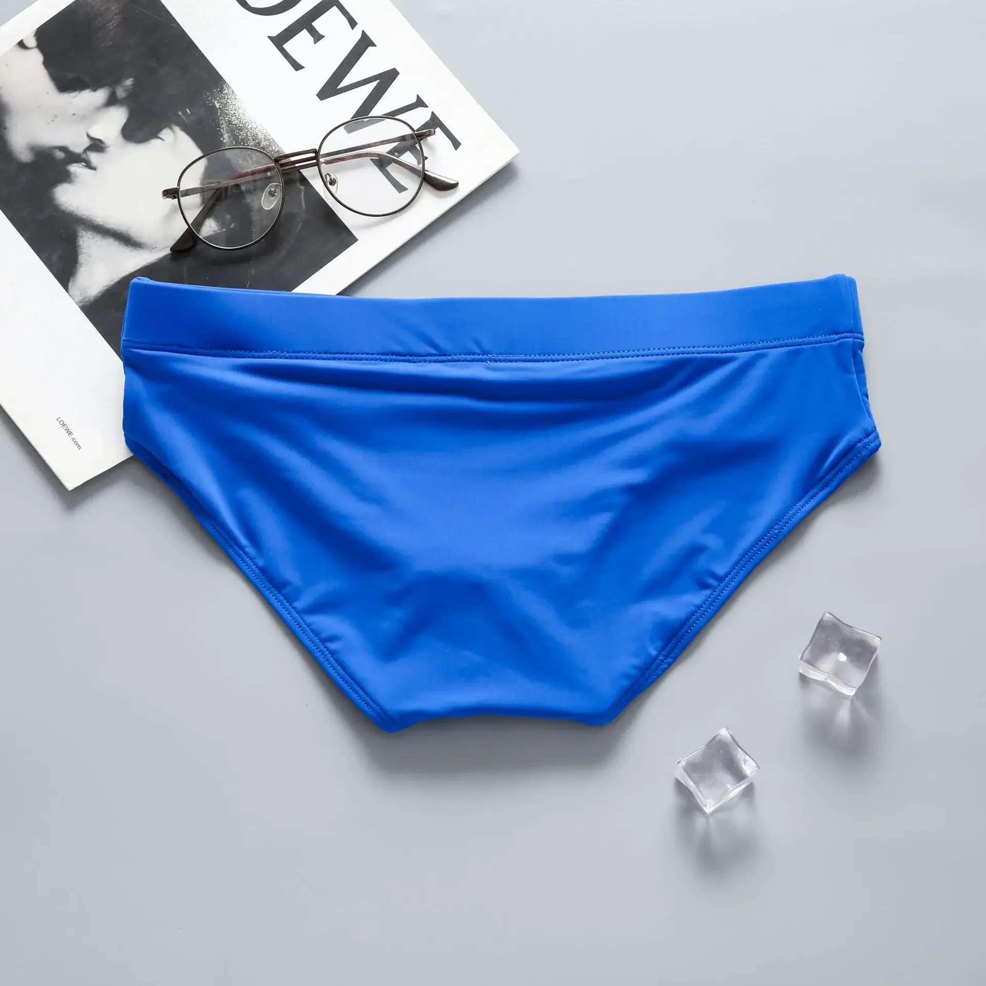 Men's swimming trunks with low waist, sexy, big, anti-embarrassing, quick-drying young men's sports briefs addicted