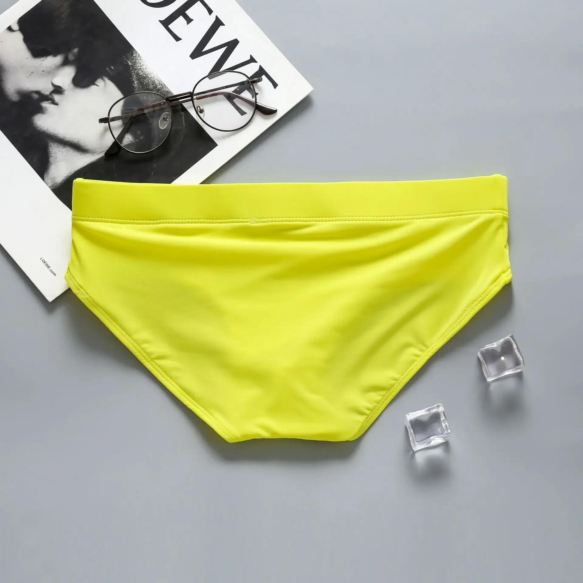 Men's swimming trunks with low waist, sexy, big, anti-embarrassing, quick-drying young men's sports briefs addicted