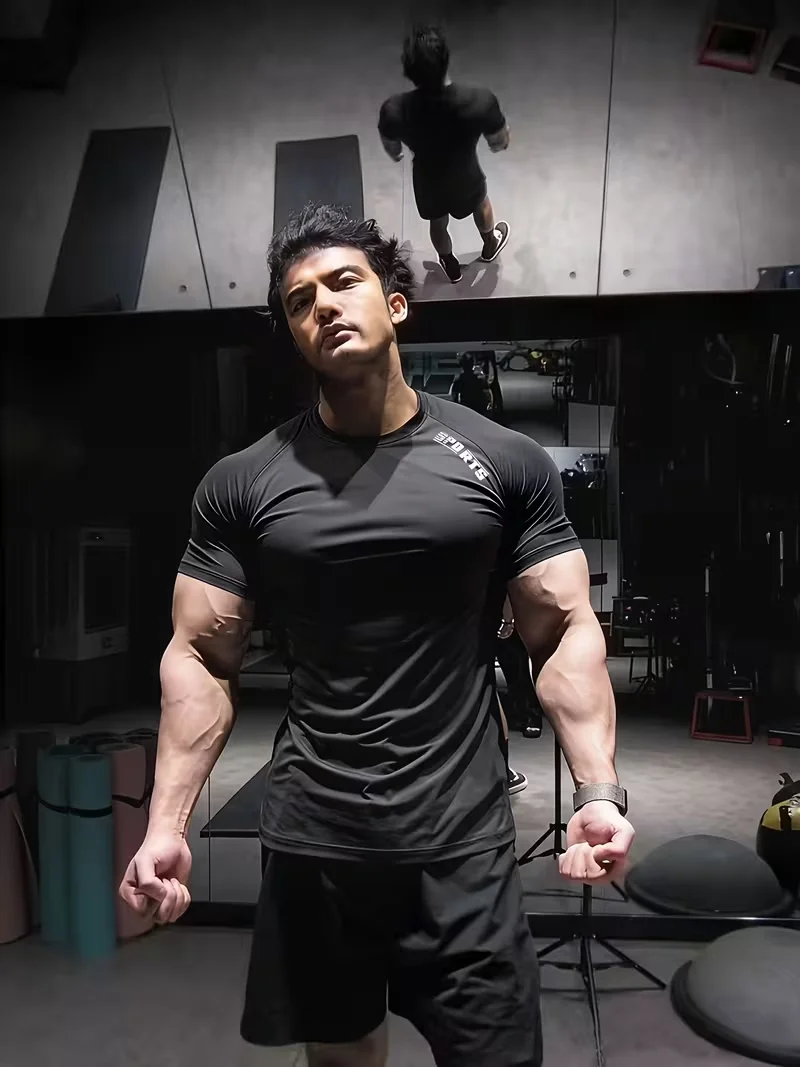 Muscle shaping men's compression tight top T-shirt, high elasticity sweat absorbing and breathable, motorcycle training suit
