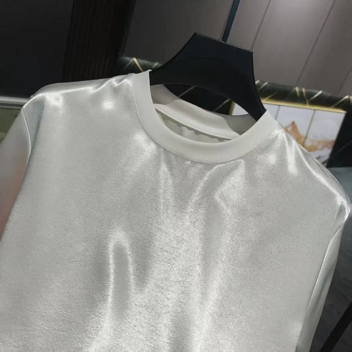 Summer Acetate Satin Men's T-shirt Lightweight Shiny T-shirts for Men Women Skin-Friendly Trendy Premium Beach Comfortable Shirt