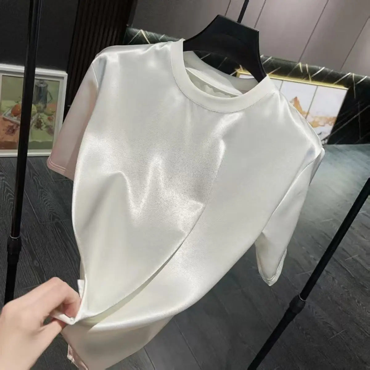Summer Acetate Satin Men's T-shirt Lightweight Shiny T-shirts for Men Women Skin-Friendly Trendy Premium Beach Comfortable Shirt