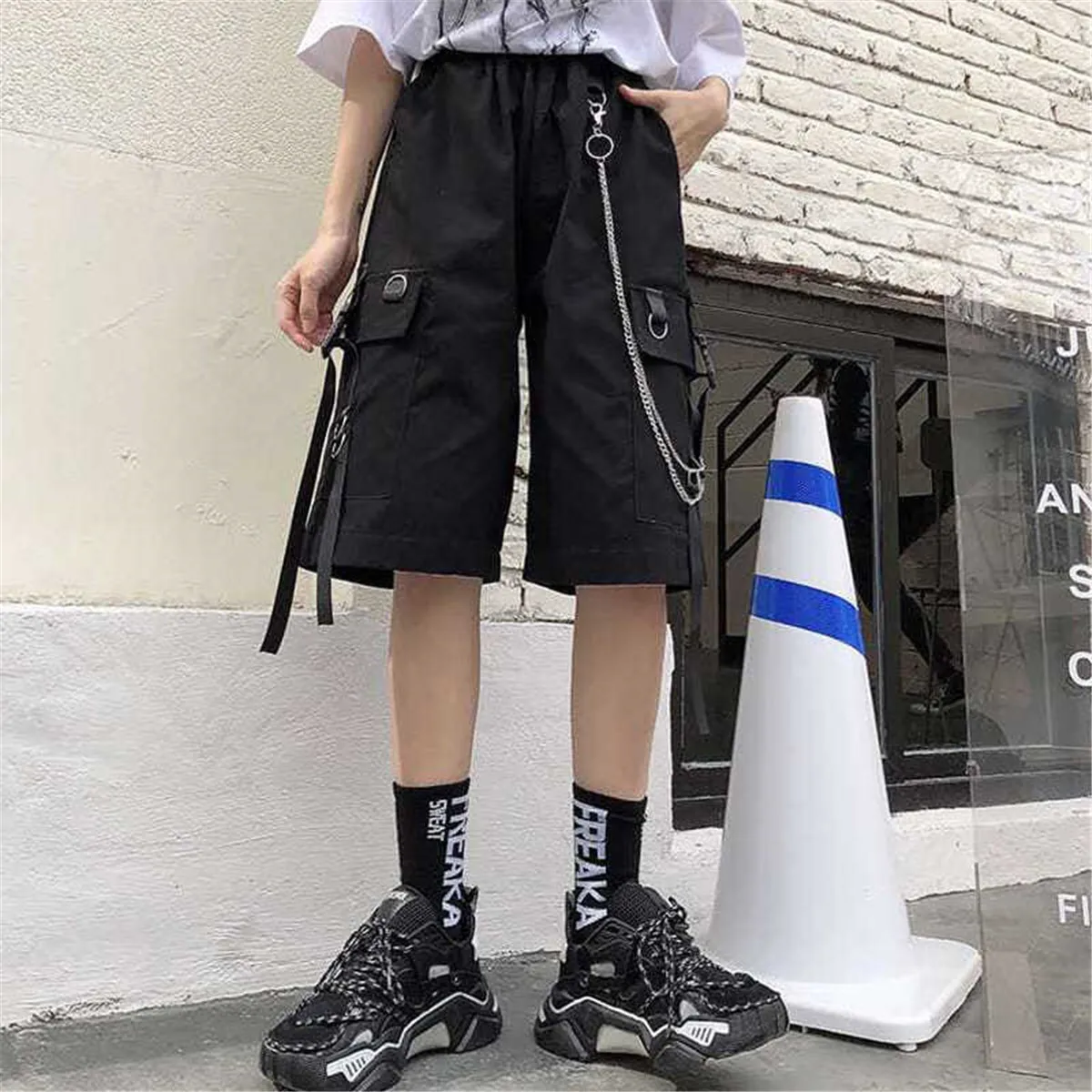 2026 Black Shorts With Chain Summer Casual Fashion Boardshort Bermuda Male Drawstring Elastic Waist With Chain Beach Shorts Men