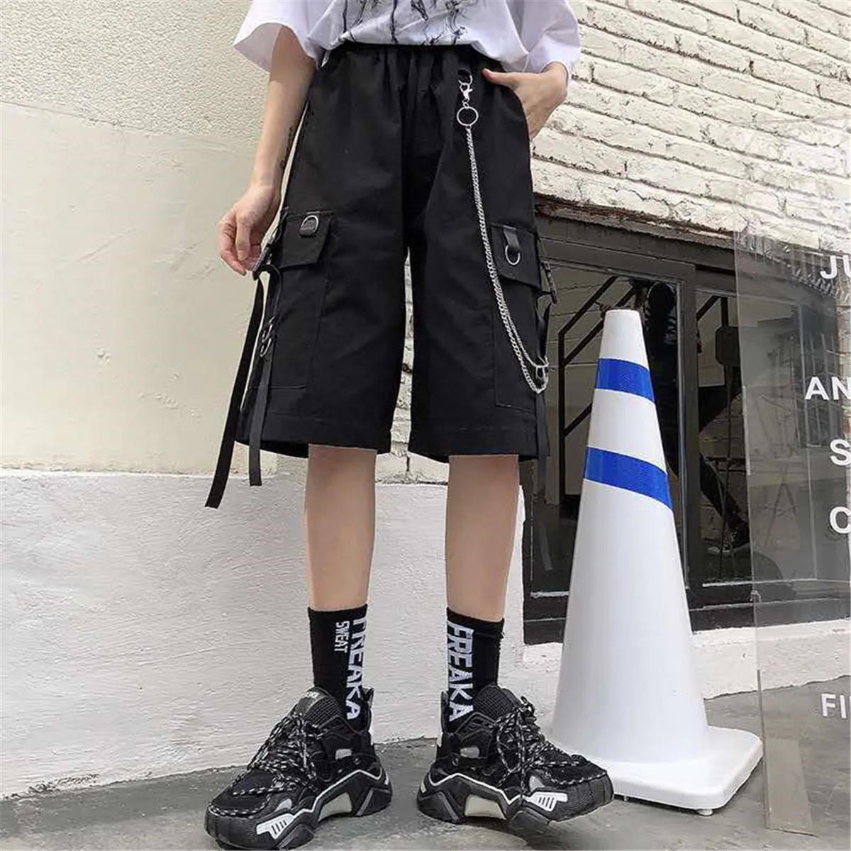 2026 Black Shorts With Chain Summer Casual Fashion Boardshort Bermuda Male Drawstring Elastic Waist With Chain Beach Shorts Men