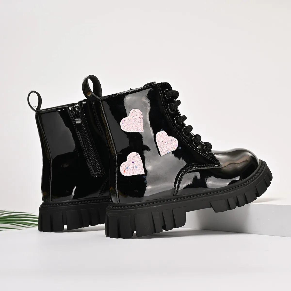 Girls Short Boots Sweet Love Heart Kids Princess Boots Black Glossy Versatile 2025 Autumn New Children Leather Boots Side Zipper