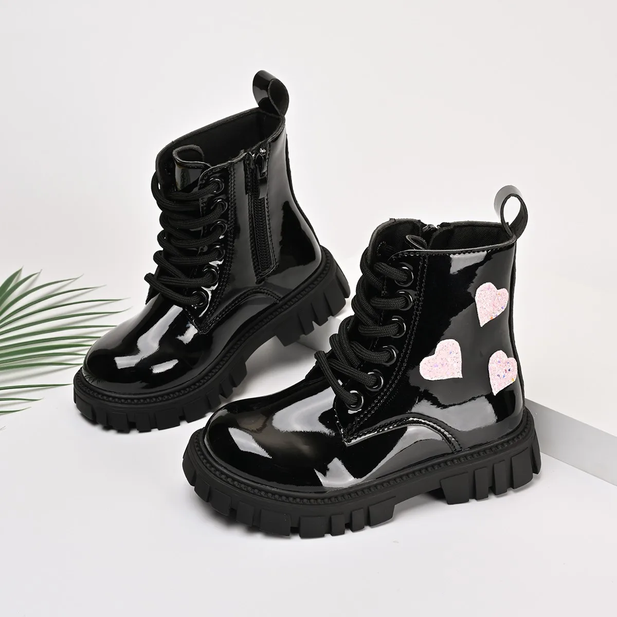 Girls Short Boots Sweet Love Heart Kids Princess Boots Black Glossy Versatile 2025 Autumn New Children Leather Boots Side Zipper