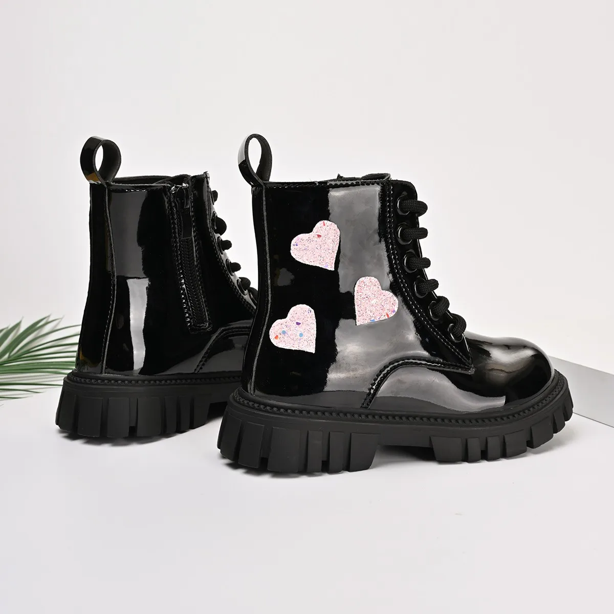 Girls Short Boots Sweet Love Heart Kids Princess Boots Black Glossy Versatile 2025 Autumn New Children Leather Boots Side Zipper