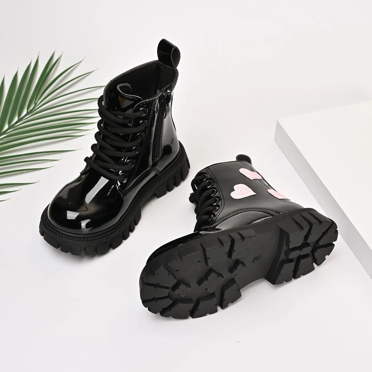 Girls Short Boots Sweet Love Heart Kids Princess Boots Black Glossy Versatile 2025 Autumn New Children Leather Boots Side Zipper