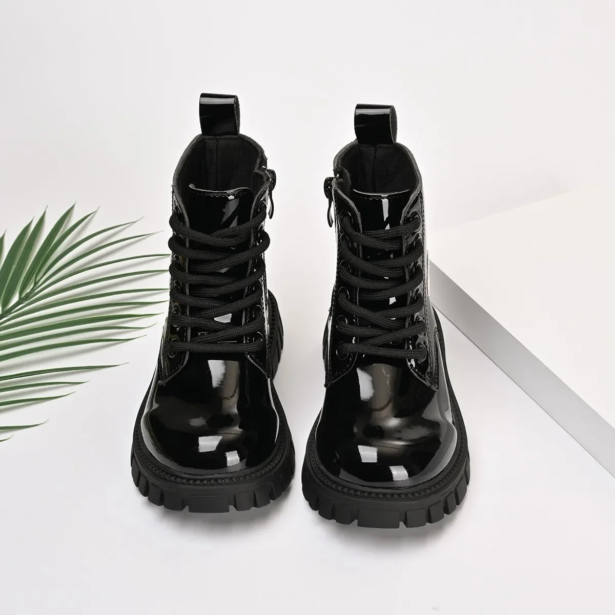 Girls Short Boots Sweet Love Heart Kids Princess Boots Black Glossy Versatile 2025 Autumn New Children Leather Boots Side Zipper