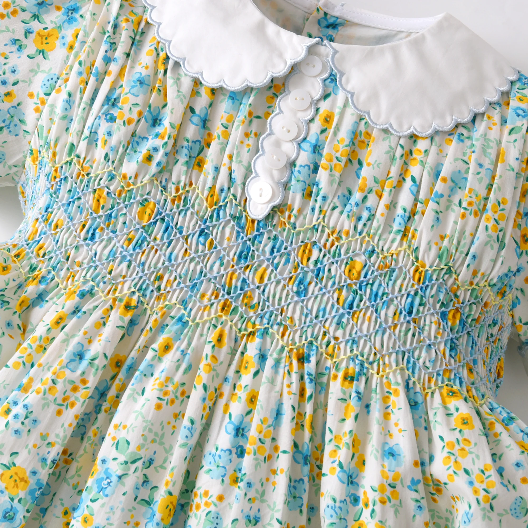 Vintage Floral Hand Smocked Short Sleeve Girl Dress Peter Pan Collar Fashion Kids Girls Dresses Summer Clothing For Baby 2026