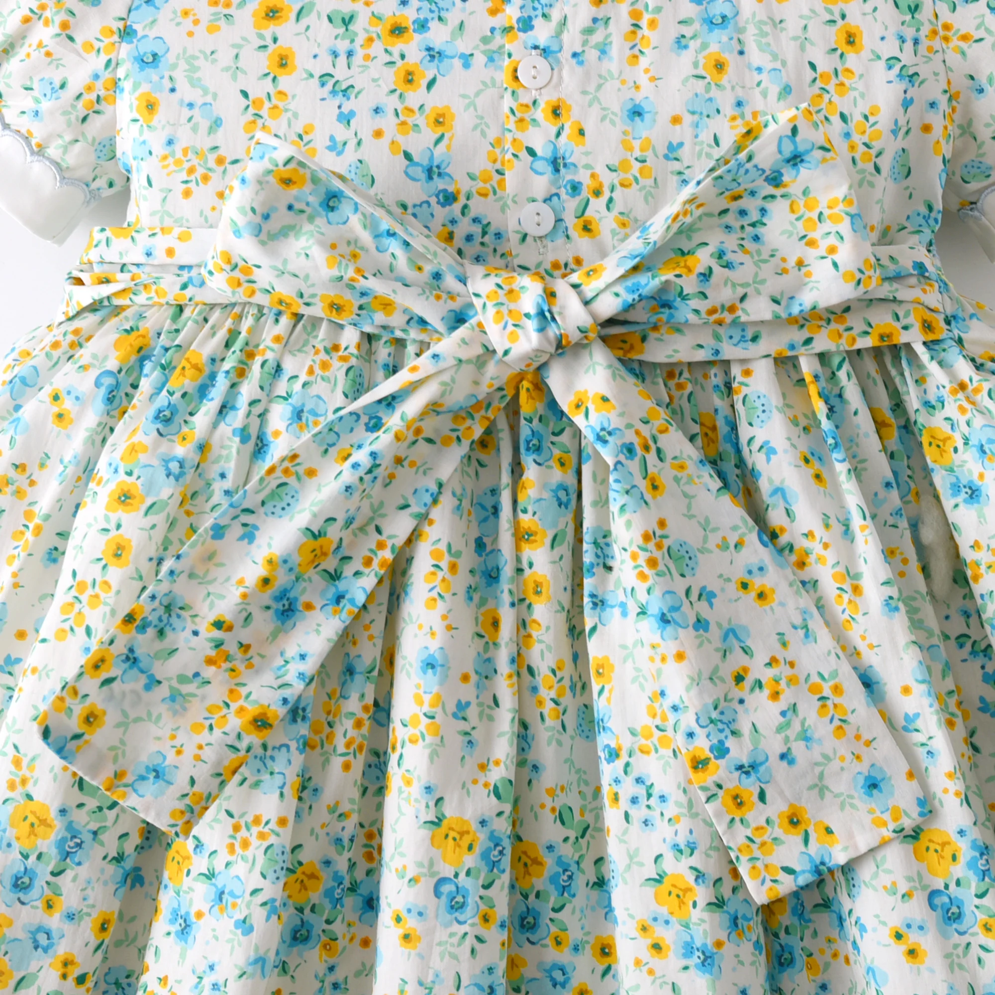 Vintage Floral Hand Smocked Short Sleeve Girl Dress Peter Pan Collar Fashion Kids Girls Dresses Summer Clothing For Baby 2026