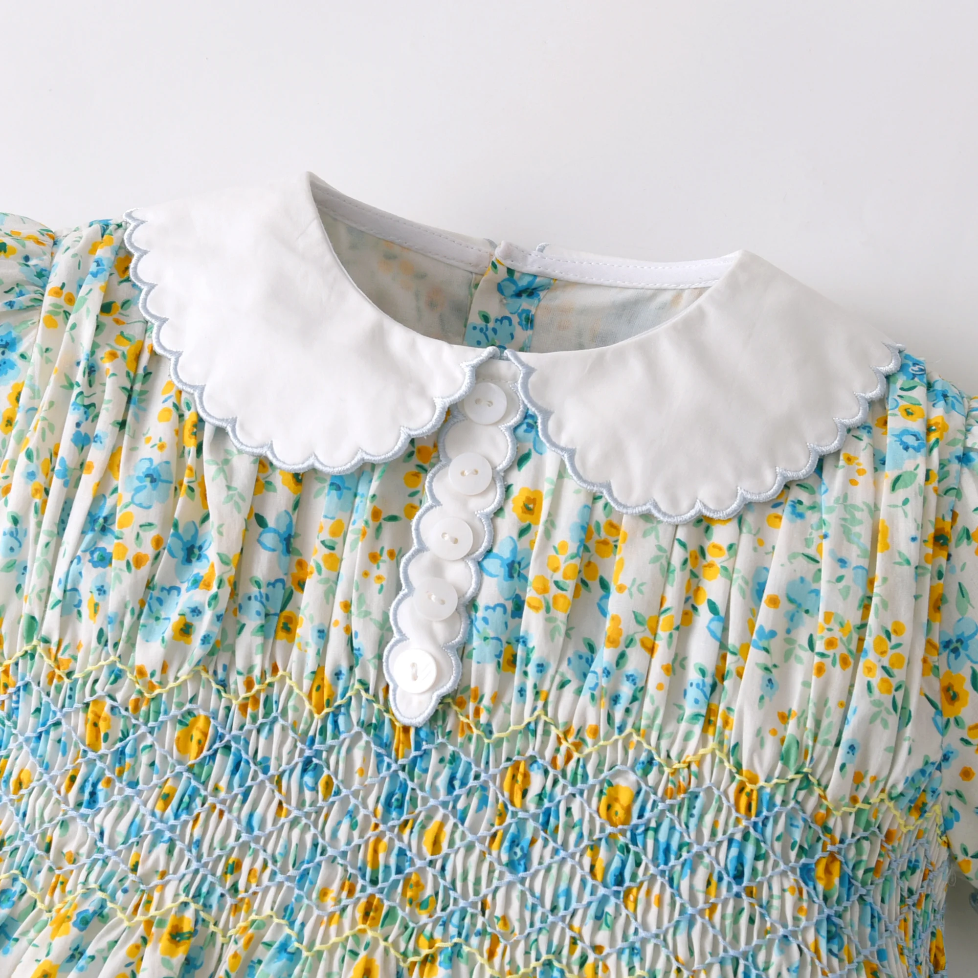 Vintage Floral Hand Smocked Short Sleeve Girl Dress Peter Pan Collar Fashion Kids Girls Dresses Summer Clothing For Baby 2026