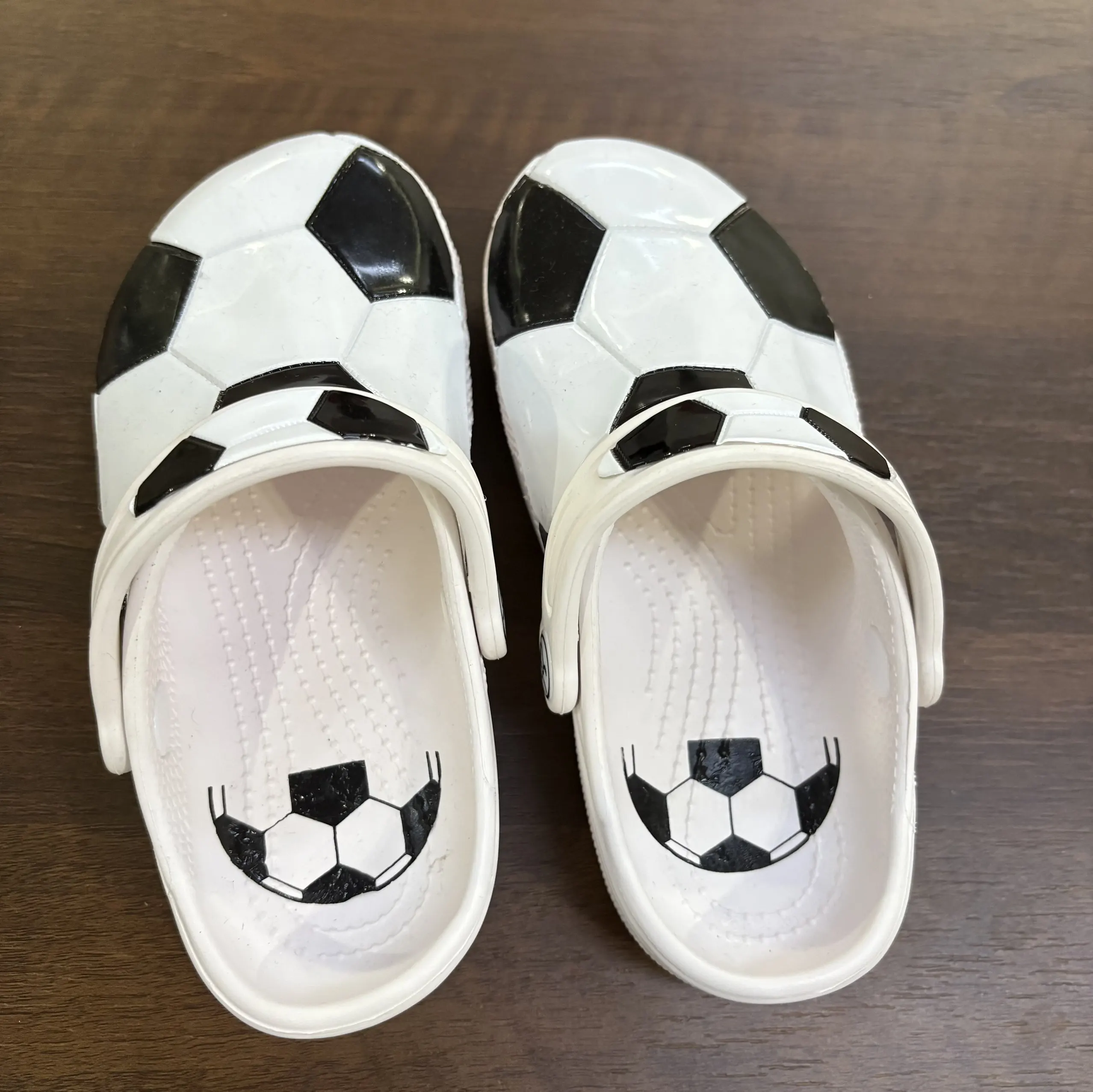 New Children Football Style Summer Hole Slippers Shoes Soft-Soled Beach Shoes Breathable Lightweight Casual Fashion Sandals Gift