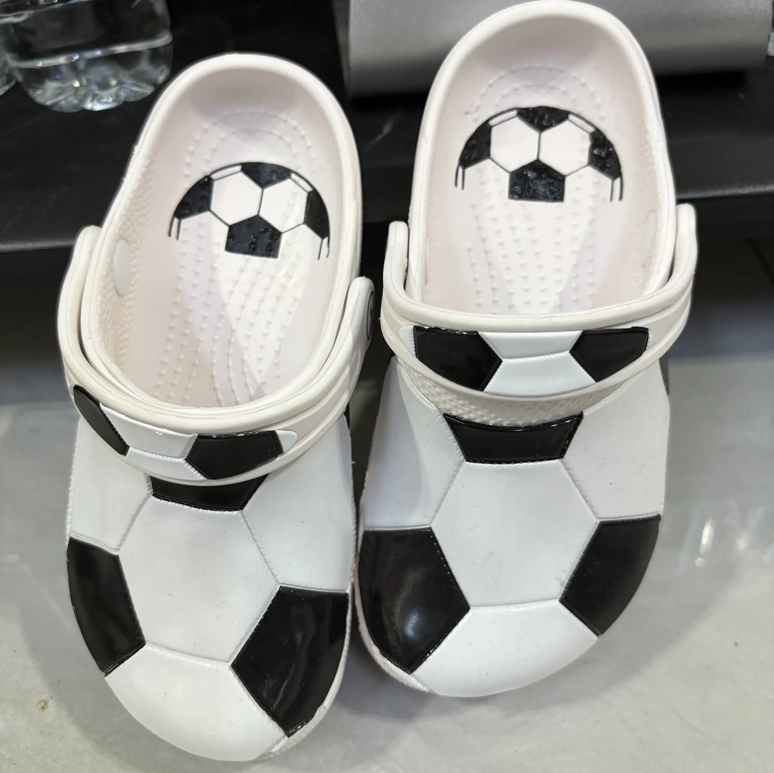 New Children Football Style Summer Hole Slippers Shoes Soft-Soled Beach Shoes Breathable Lightweight Casual Fashion Sandals Gift