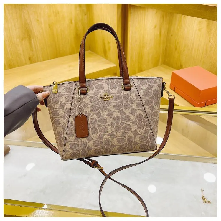 Iconic Messenger Designer Diaper Bag For Women Luxury Leather Tote Elegant Crossbody Bag Stylish Fashion