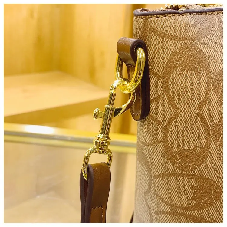 Iconic Messenger Designer Diaper Bag For Women Luxury Leather Tote Elegant Crossbody Bag Stylish Fashion