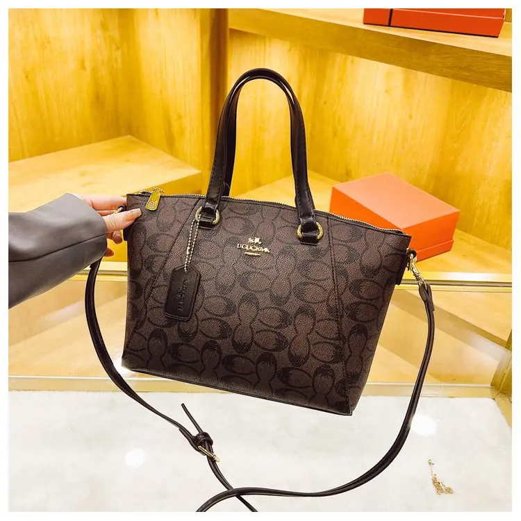 Iconic Messenger Designer Diaper Bag For Women Luxury Leather Tote Elegant Crossbody Bag Stylish Fashion