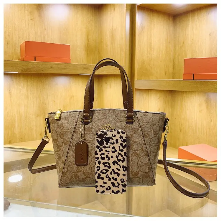 Iconic Messenger Designer Diaper Bag For Women Luxury Leather Tote Elegant Crossbody Bag Stylish Fashion