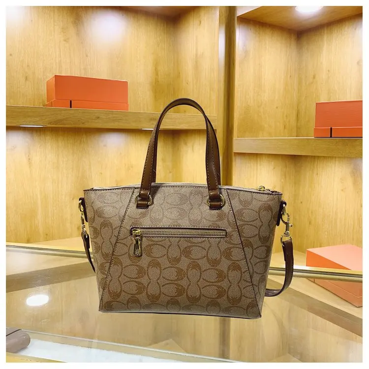 Iconic Messenger Designer Diaper Bag For Women Luxury Leather Tote Elegant Crossbody Bag Stylish Fashion