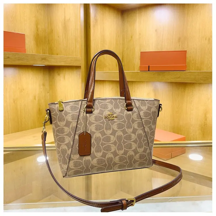 Iconic Messenger Designer Diaper Bag For Women Luxury Leather Tote Elegant Crossbody Bag Stylish Fashion