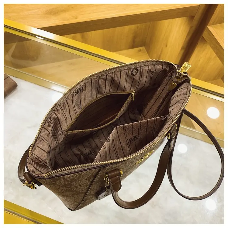 Iconic Messenger Designer Diaper Bag For Women Luxury Leather Tote Elegant Crossbody Bag Stylish Fashion