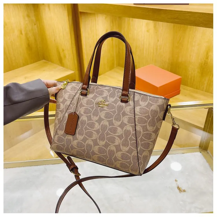 Iconic Messenger Designer Diaper Bag For Women Luxury Leather Tote Elegant Crossbody Bag Stylish Fashion