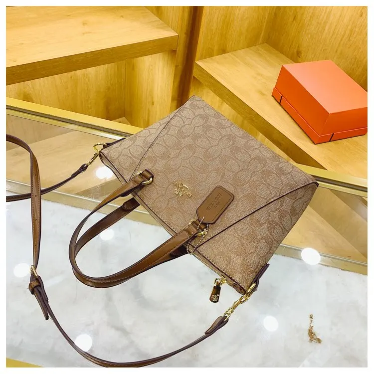 Iconic Messenger Designer Diaper Bag For Women Luxury Leather Tote Elegant Crossbody Bag Stylish Fashion