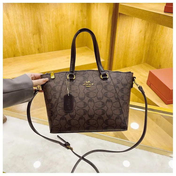 Iconic Messenger Designer Diaper Bag For Women Luxury Leather Tote Elegant Crossbody Bag Stylish Fashion