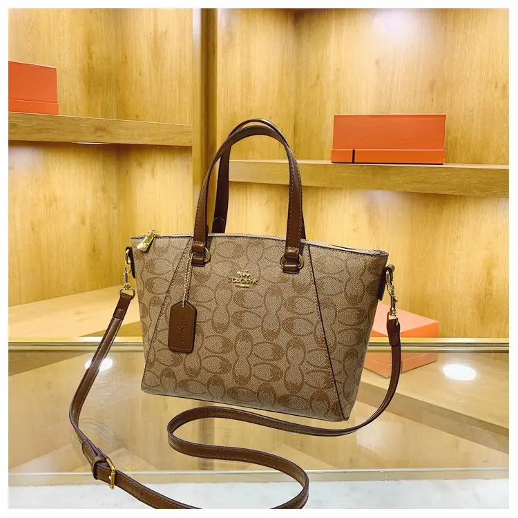 Iconic Messenger Designer Diaper Bag For Women Luxury Leather Tote Elegant Crossbody Bag Stylish Fashion