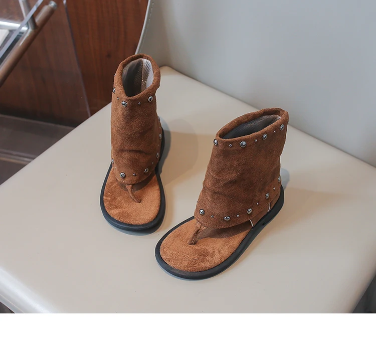 Little Girls Ankle Boots Suede Leather Sandals 2026 New Summer Kids Rivets Vacation Beach Shoes Soft Sole Simple Retro Footwear