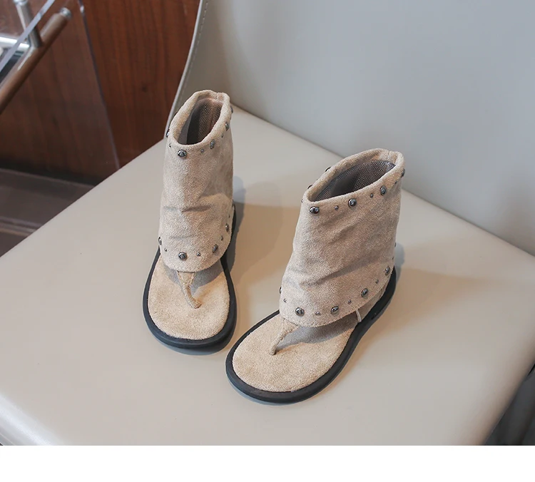 Little Girls Ankle Boots Suede Leather Sandals 2026 New Summer Kids Rivets Vacation Beach Shoes Soft Sole Simple Retro Footwear