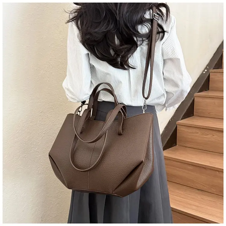 Large capacity outdoor casual handbag, new fashionable zipper shoulder bag, women's fashionable crossbody bag