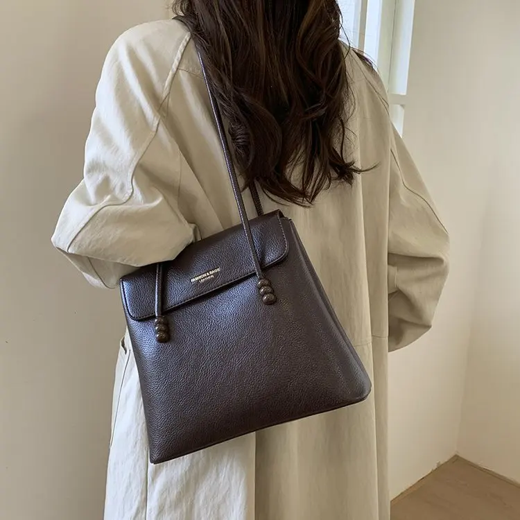Simple Chic Diaper Bag Women's Luxury Leather Tote Vintage Crossbody Bag Minimalist Designer Large Capacity Elegant