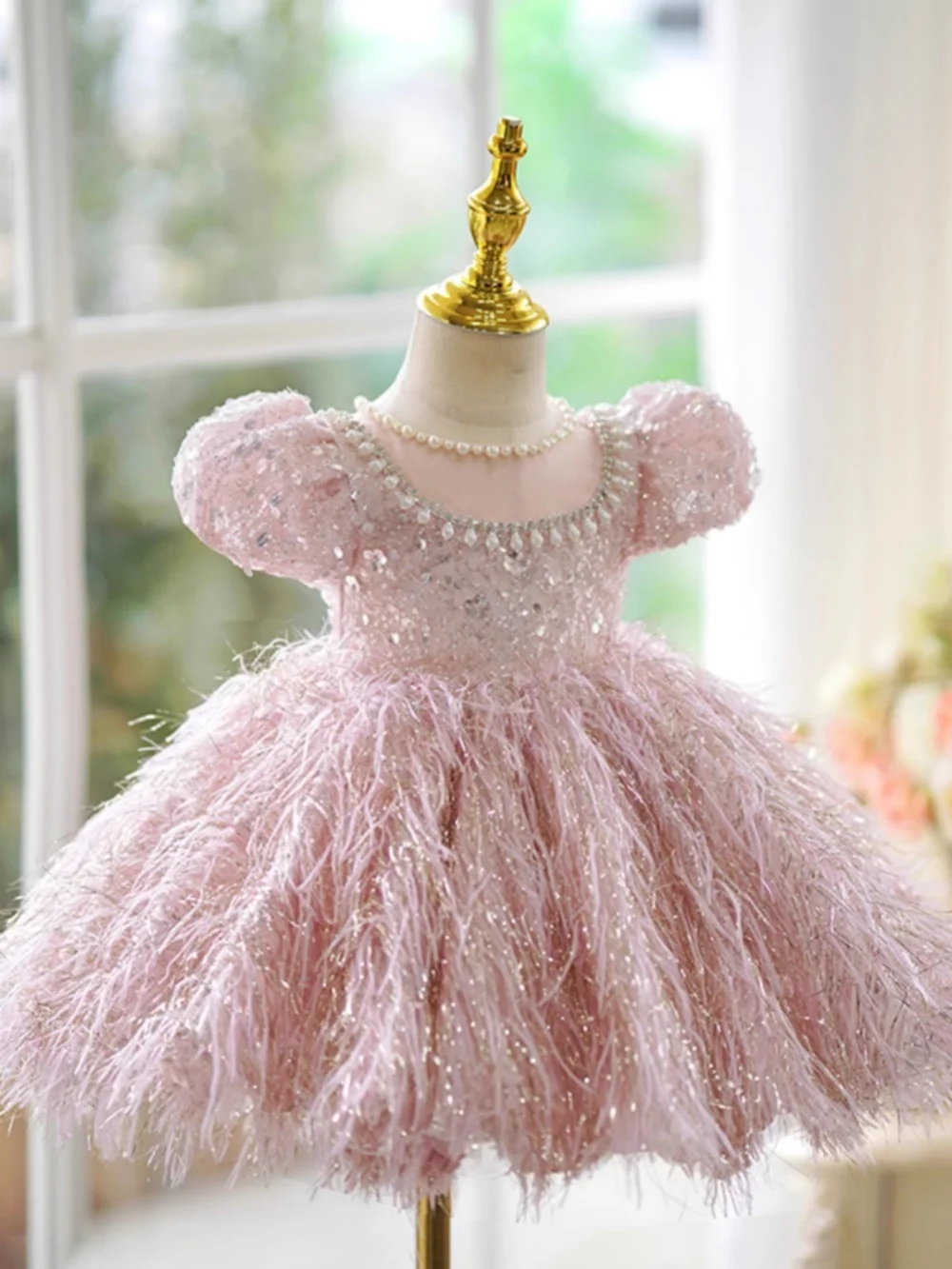2027 New Girls Luxury Tutu Dress For Birthday Party Shimmering Crystal Pearls Puff Sleeve Kids Princess Gown Performance Wear
