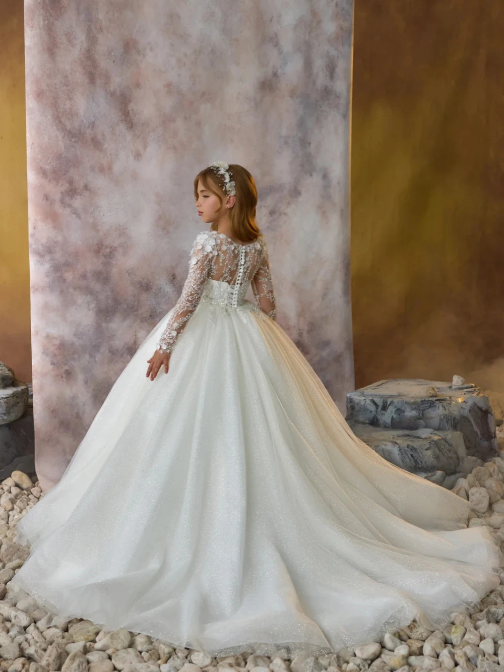 Graceful White Beadded Kids Dresses With 3D Flower Dace Performance Wear Classic O-neck Long Sleeve Princess Gown For Girls