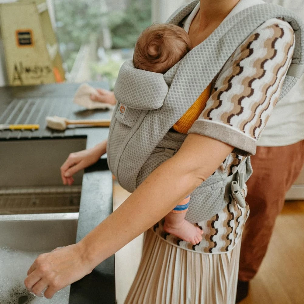 Egobaby Omini the 360 Is a Breathable Mesh Baby Carrier with Ventilation All Around. Designed for Infants to Toddlers. Features Lumbar Support.