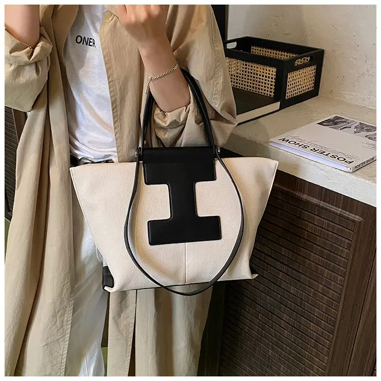Wardrobe Staple Designer Diaper Bag For Women Luxury Leather Tote Elegant Crossbody Bag Stylish Essential