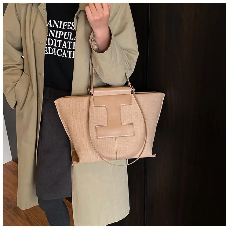 Wardrobe Staple Designer Diaper Bag For Women Luxury Leather Tote Elegant Crossbody Bag Stylish Essential