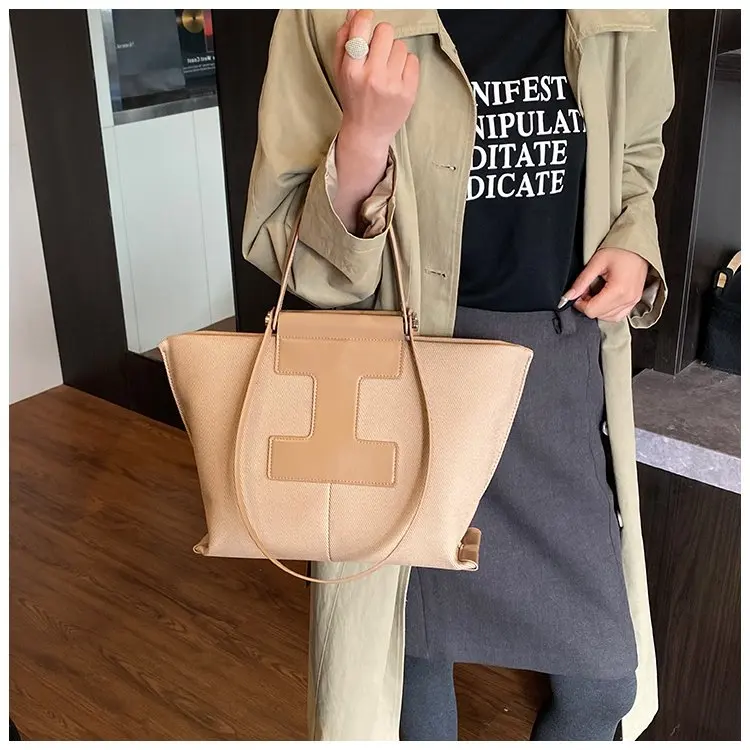 Wardrobe Staple Designer Diaper Bag For Women Luxury Leather Tote Elegant Crossbody Bag Stylish Essential