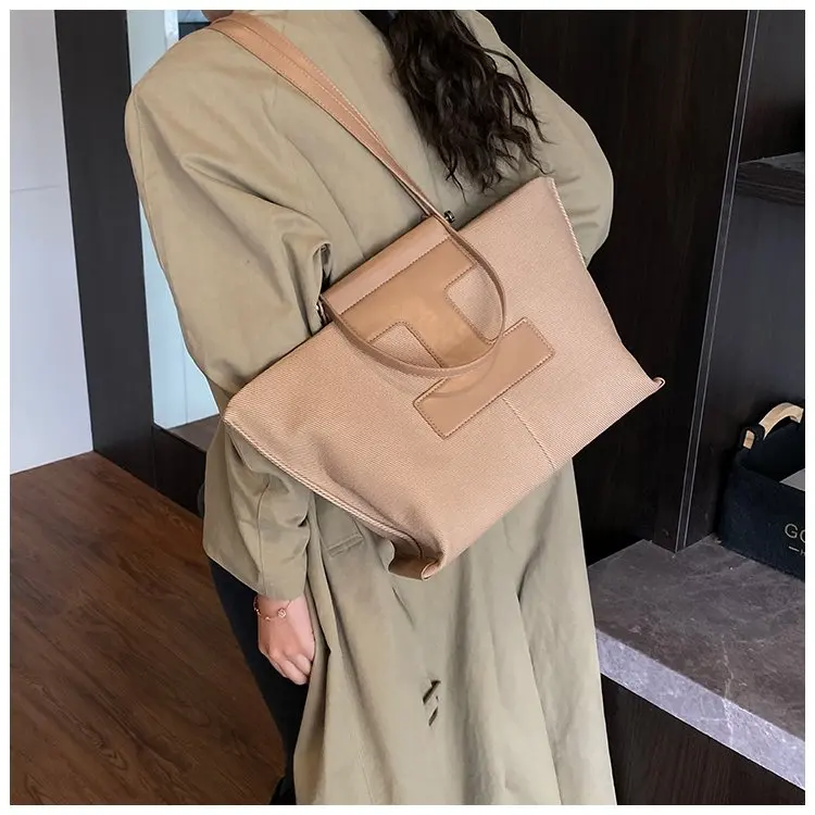 Wardrobe Staple Designer Diaper Bag For Women Luxury Leather Tote Elegant Crossbody Bag Stylish Essential