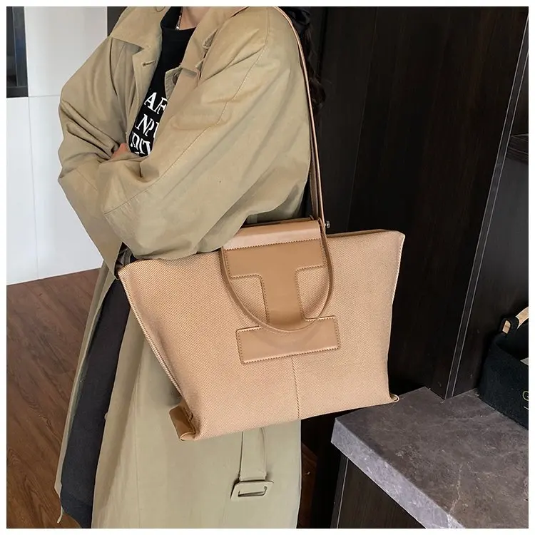 Wardrobe Staple Designer Diaper Bag For Women Luxury Leather Tote Elegant Crossbody Bag Stylish Essential