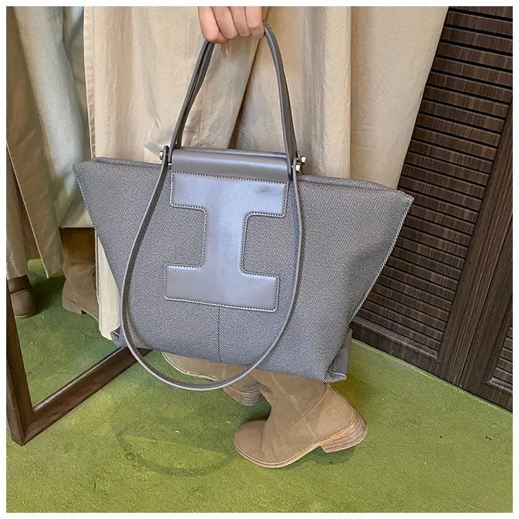 Wardrobe Staple Designer Diaper Bag For Women Luxury Leather Tote Elegant Crossbody Bag Stylish Essential