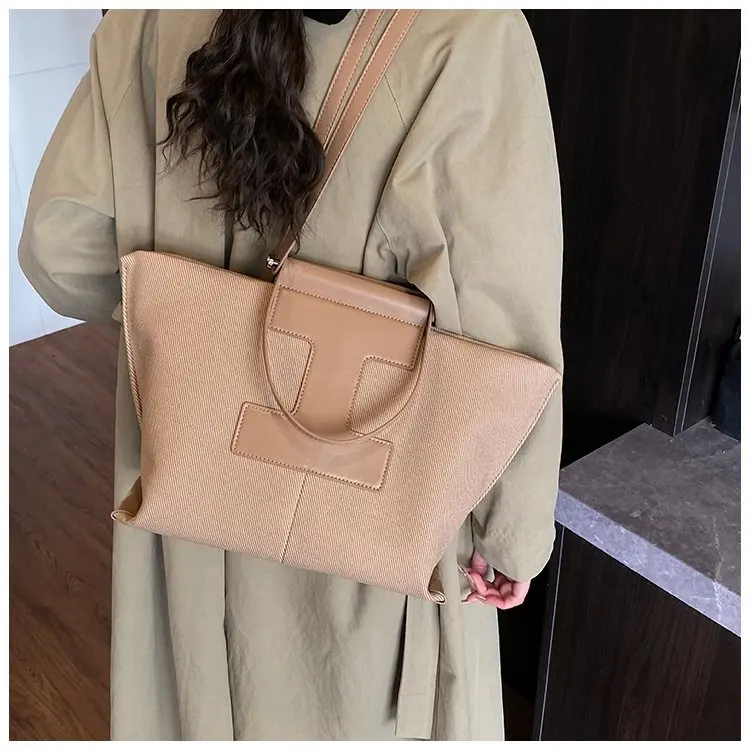 Wardrobe Staple Designer Diaper Bag For Women Luxury Leather Tote Elegant Crossbody Bag Stylish Essential